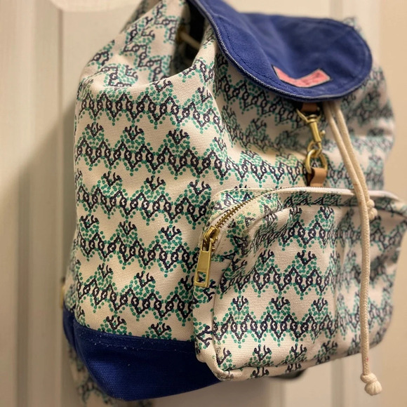 Vineyard Vines Blue and White Patterned Backpack - Picture 15 of 16